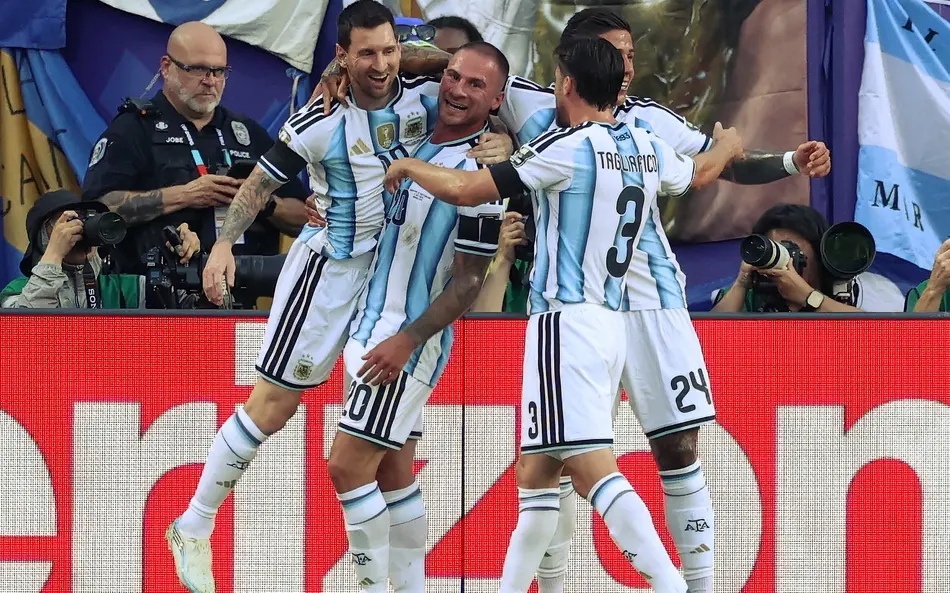 Inglaterra e Argentina revivem rivalidade por vaga na final