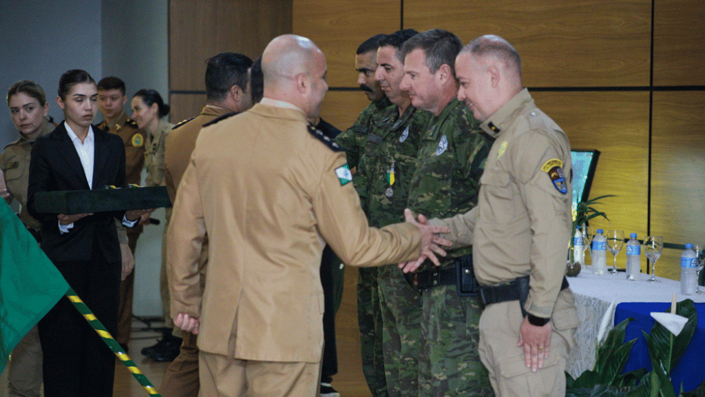 25º BPM celebra 172 anos da Polícia Militar com entrega de medalhas em Umuarama