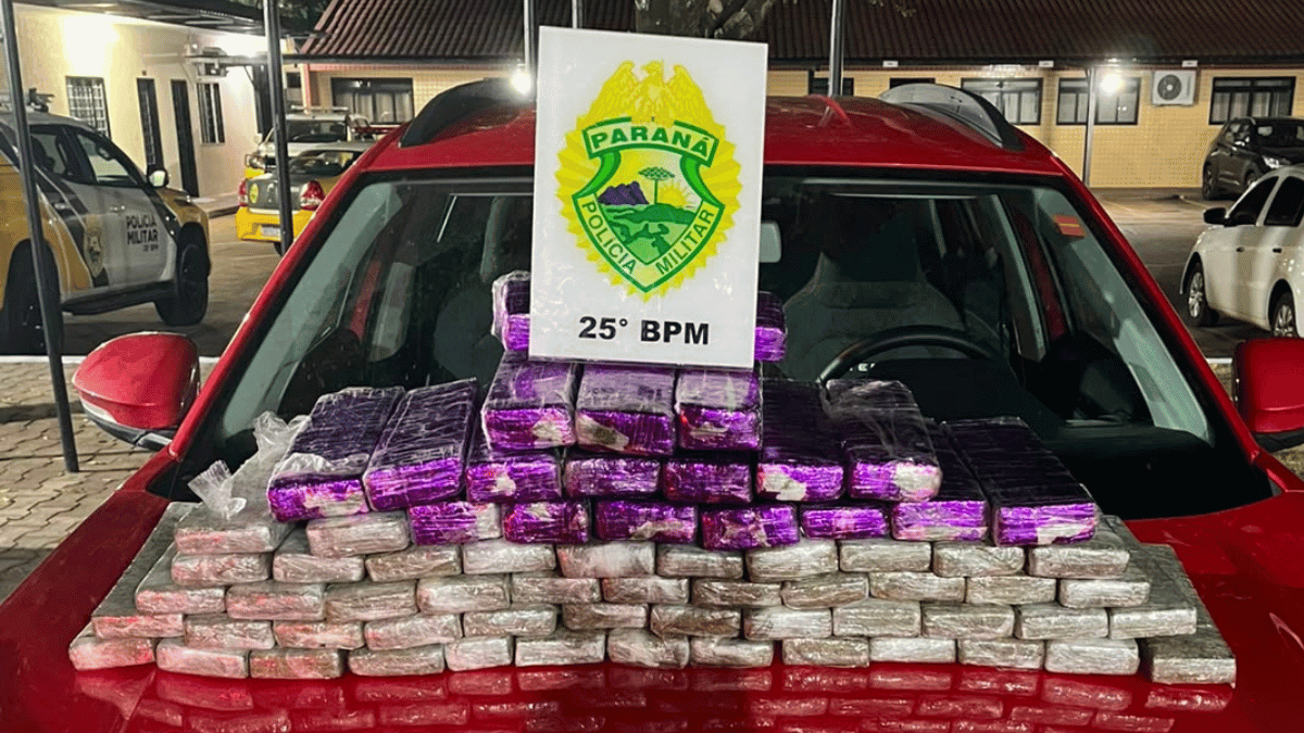 PM apreende 40 kg de maconha em perseguição na PR-323