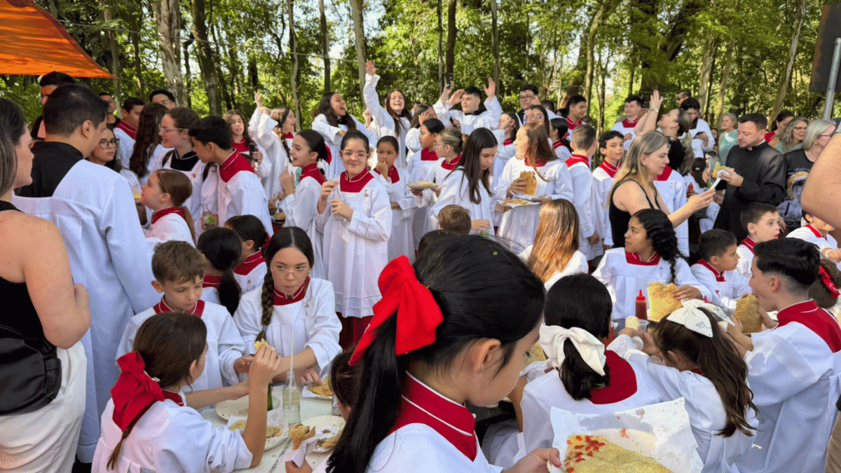 Coroinhas de Umuarama celebram o Dia de São Tarcísio