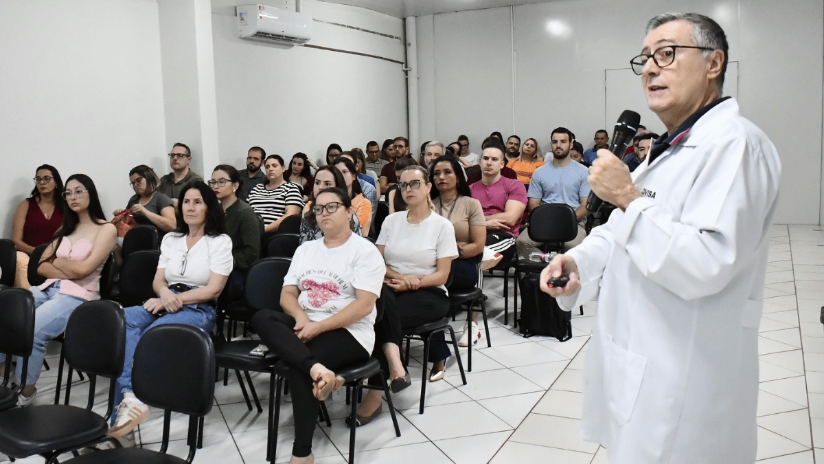 Hepatites virais: Umuarama capacita profissionais e acadêmicos