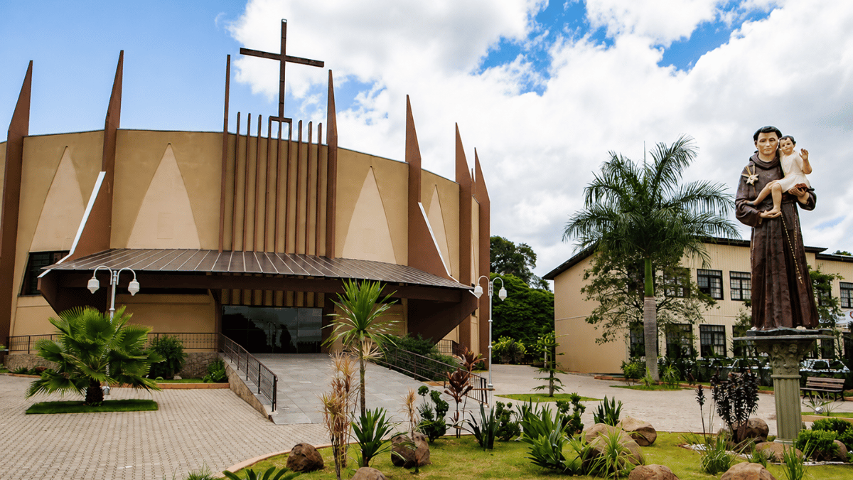 Santuário Santo Antônio de Iporã celebra dedicação do altar e da igreja