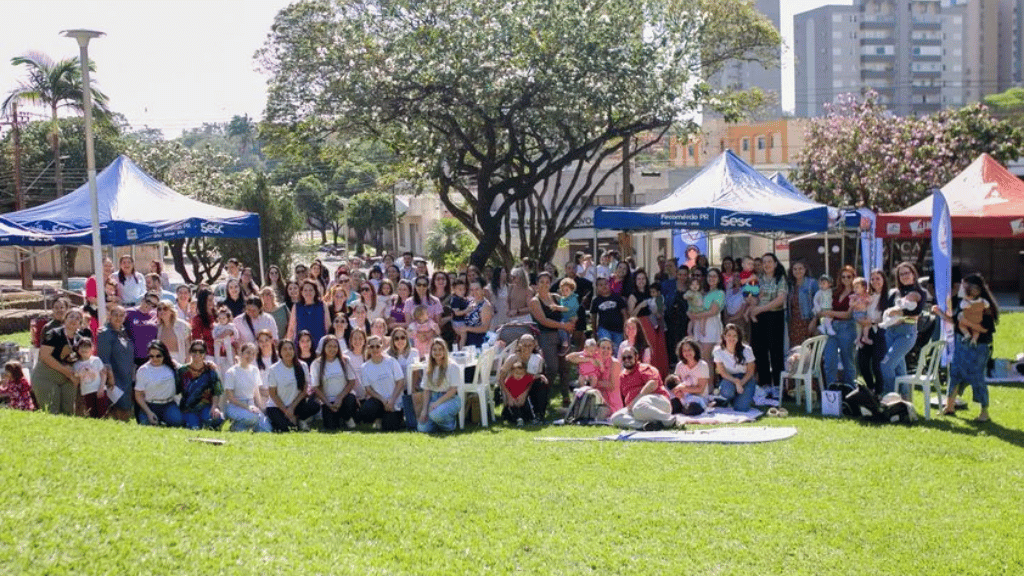 Mães participam do Mamaço durante a campanha Agosto Dourado promovida pela Norospar em Umuarama