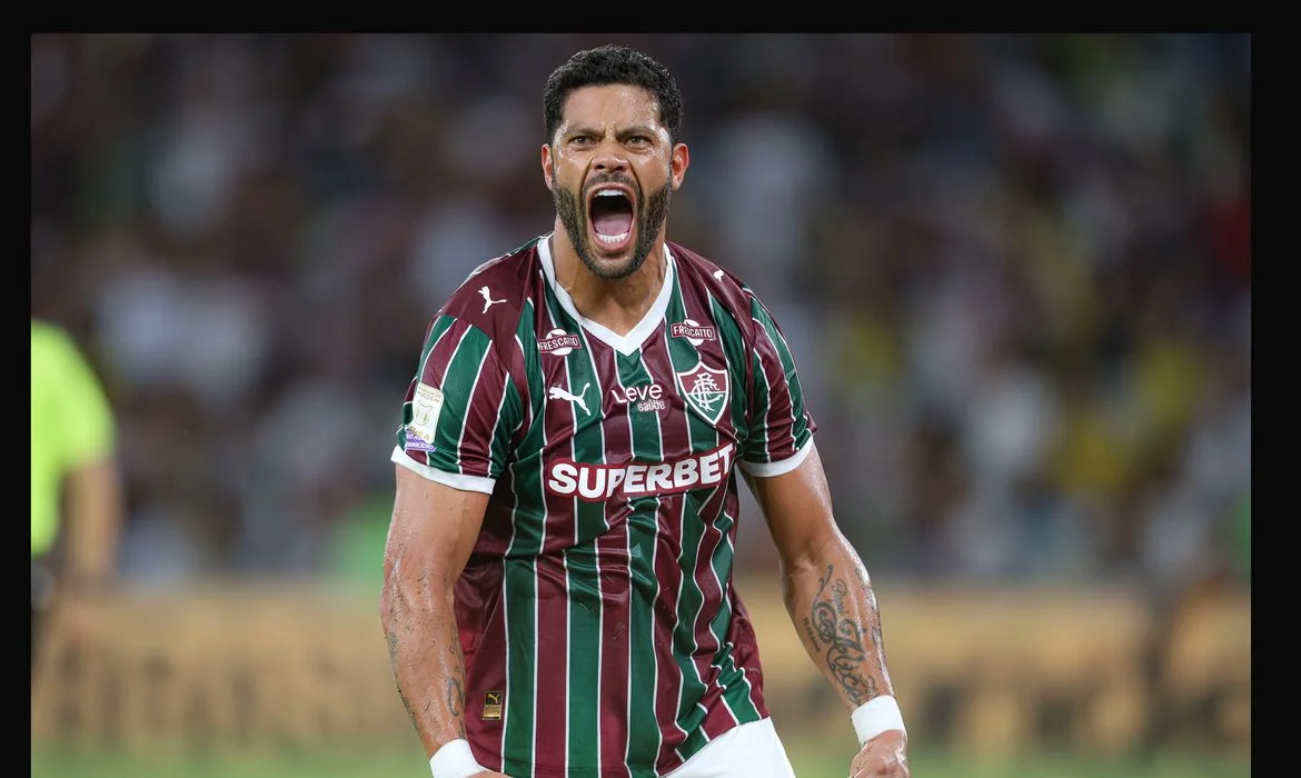 Fluminense vira sobre o Remo e mantém o G-4