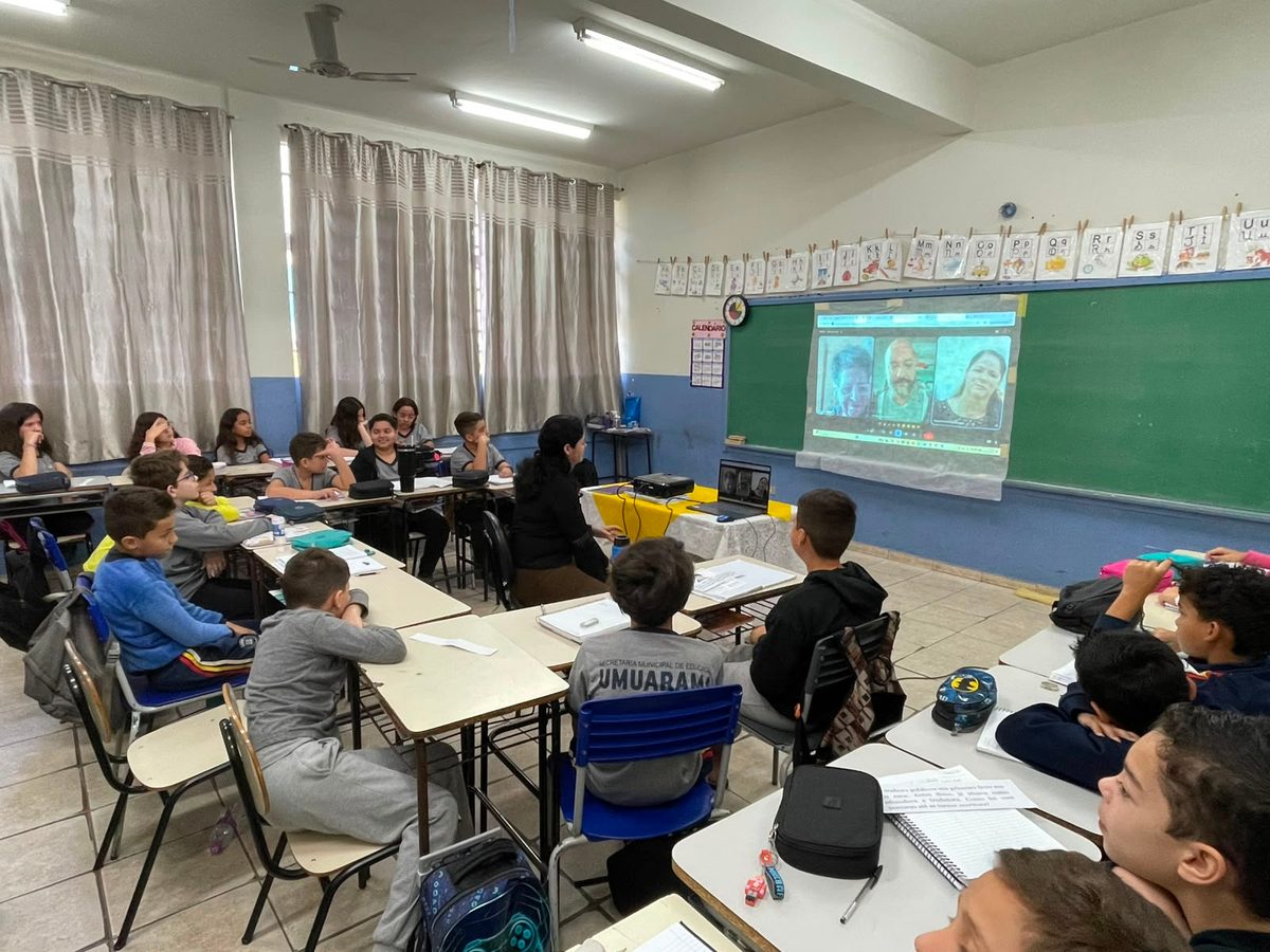 Alunos de Umuarama estudam haicai com escritora convidada