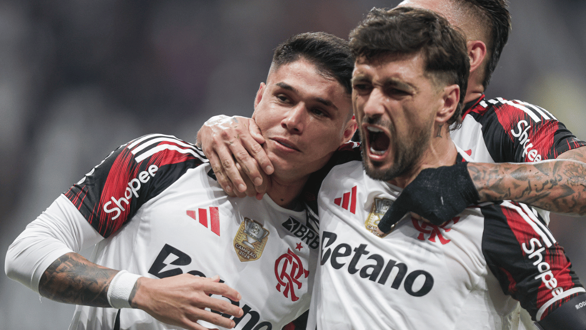 Flamengo vence o Corinthians e reassume a liderança do Brasileirão