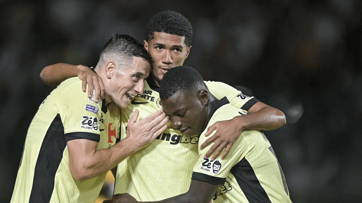 Vasco goleia o Coritiba, deixa o Z4 e manda o Internacional para a zona