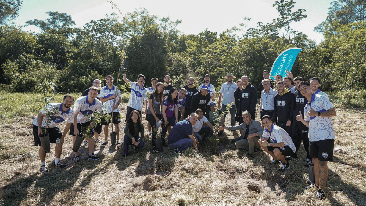 Umuarama Futsal planta 70 mudas na região do Rio Piava