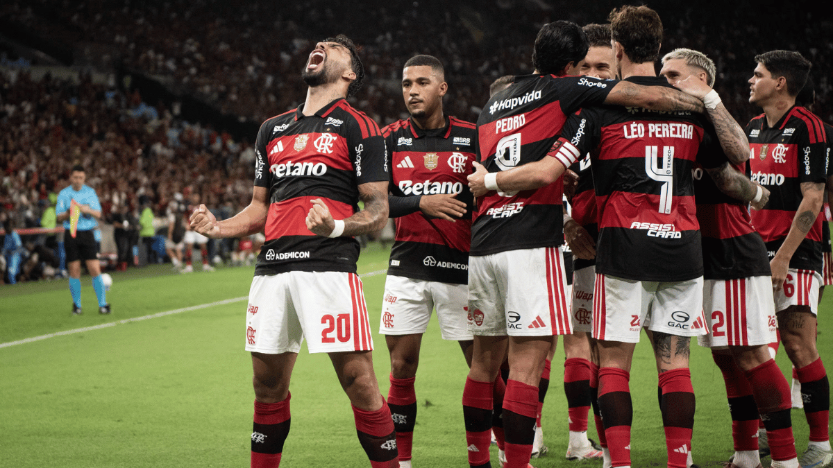 Flamengo vence o Mirassol em jogo atrasado e cola no líder