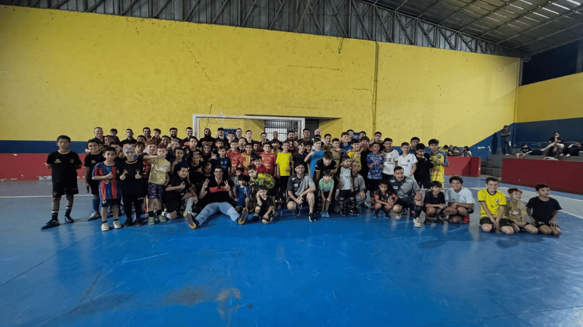 Noroeste Futsal leva crianças do Lendários FUT 10 à quadra