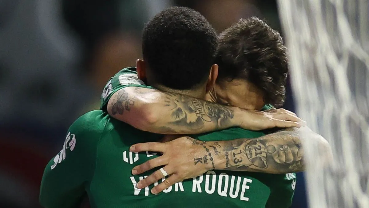 Palmeiras vence São Paulo e assume liderança do Brasileirão