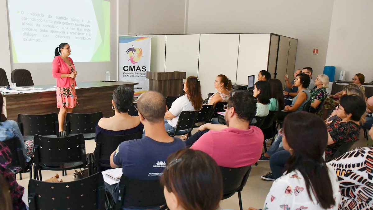 CMAS capacita rede de assistência social em Umuarama