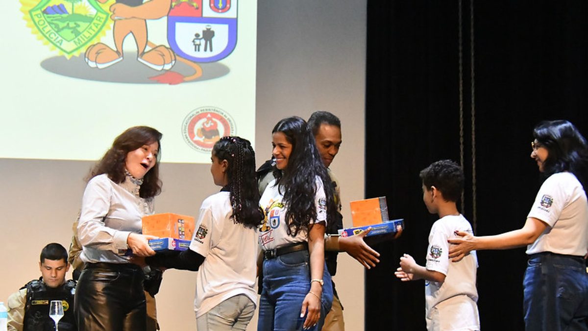 Formatura do Proerd em Umuarama reúne 877 alunos