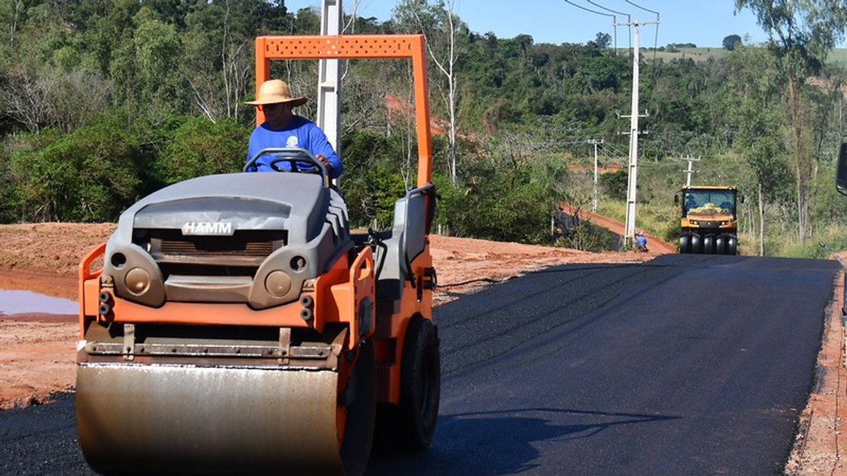 Pavimentação da Estrada 215 avança em Umuarama