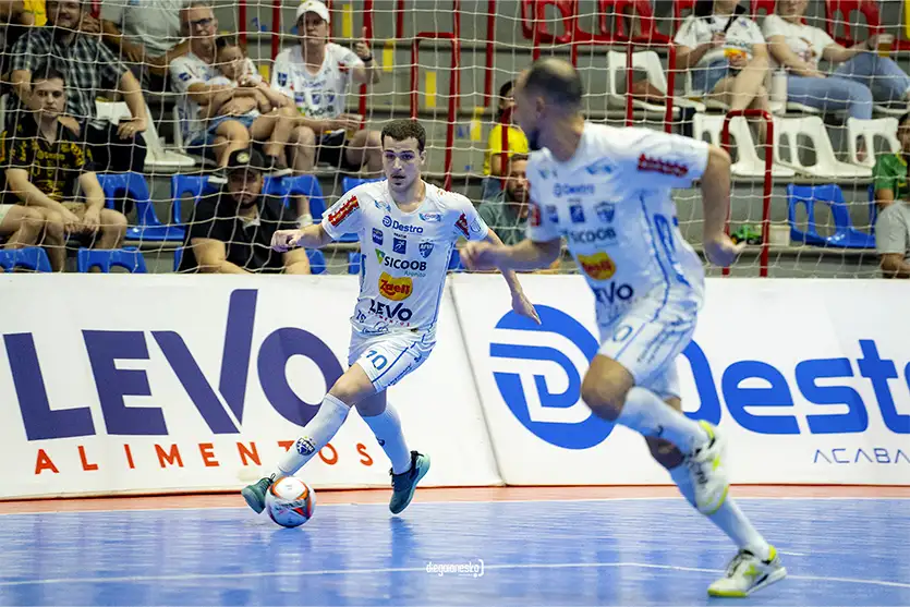 Umuarama Futsal goleia Campo Mourão por 8 a 3 na Ouro